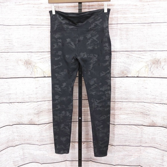 Spanx Leggings Matte Black Camo Shaping Stretch eggings Size XL - Picture 4 of 9